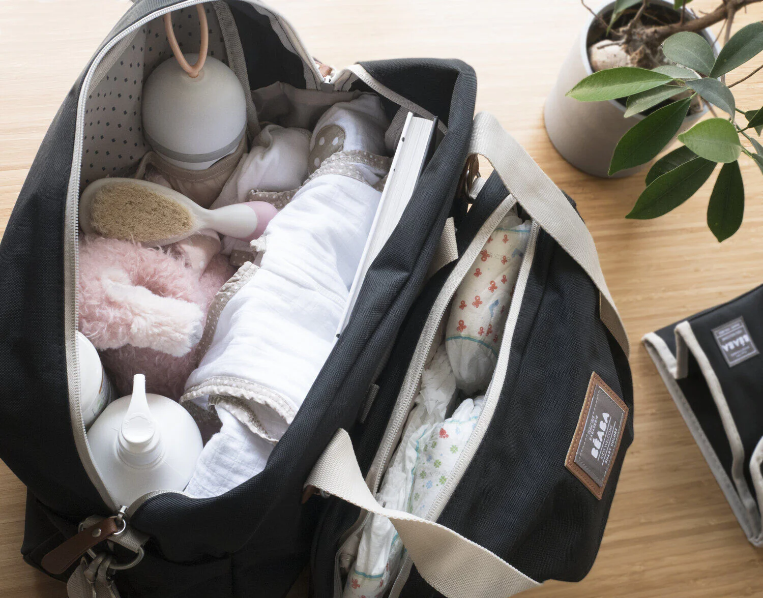 Geneve II Diaper Bag - Image 5