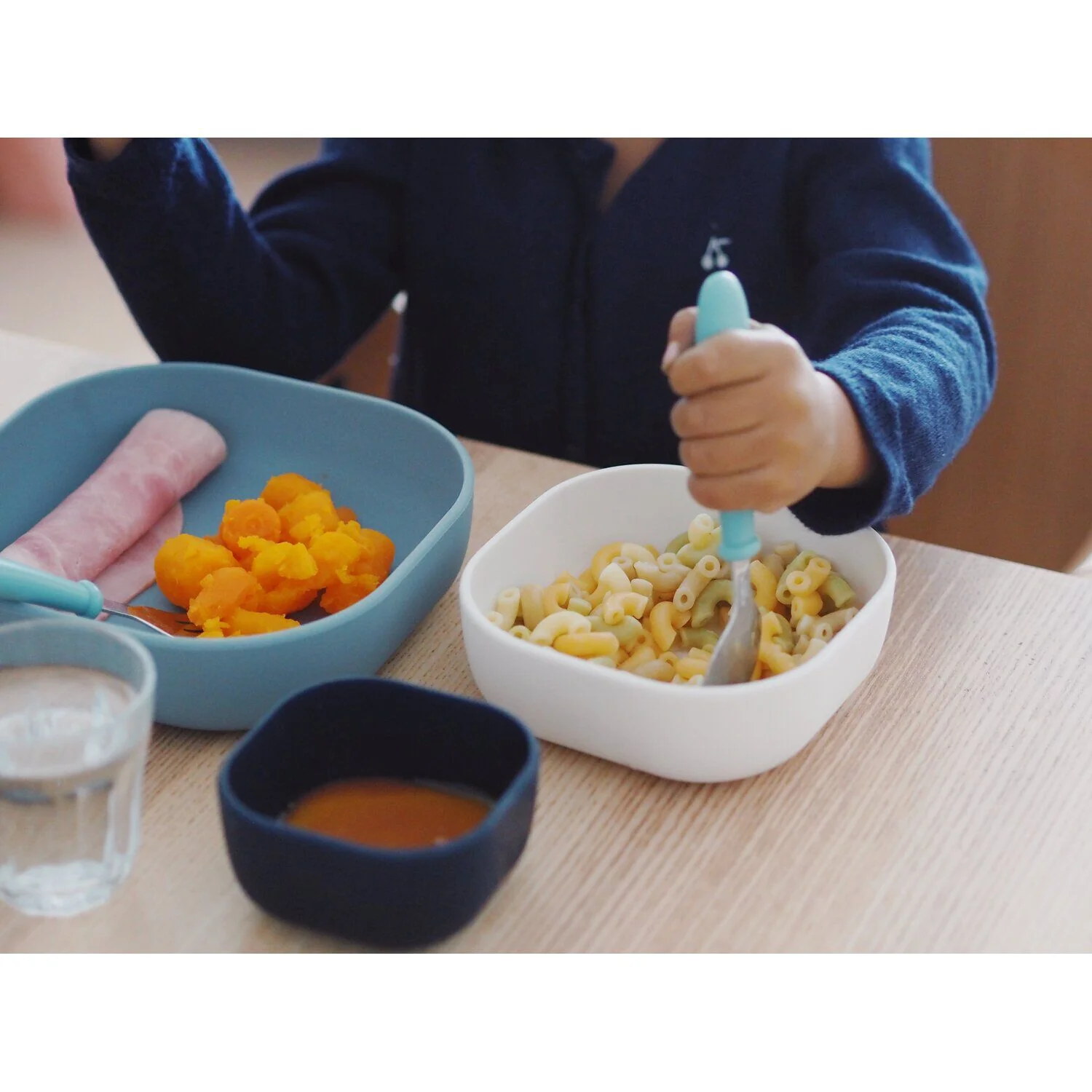 Silicone 3 piece nesting bowl set - Image 6